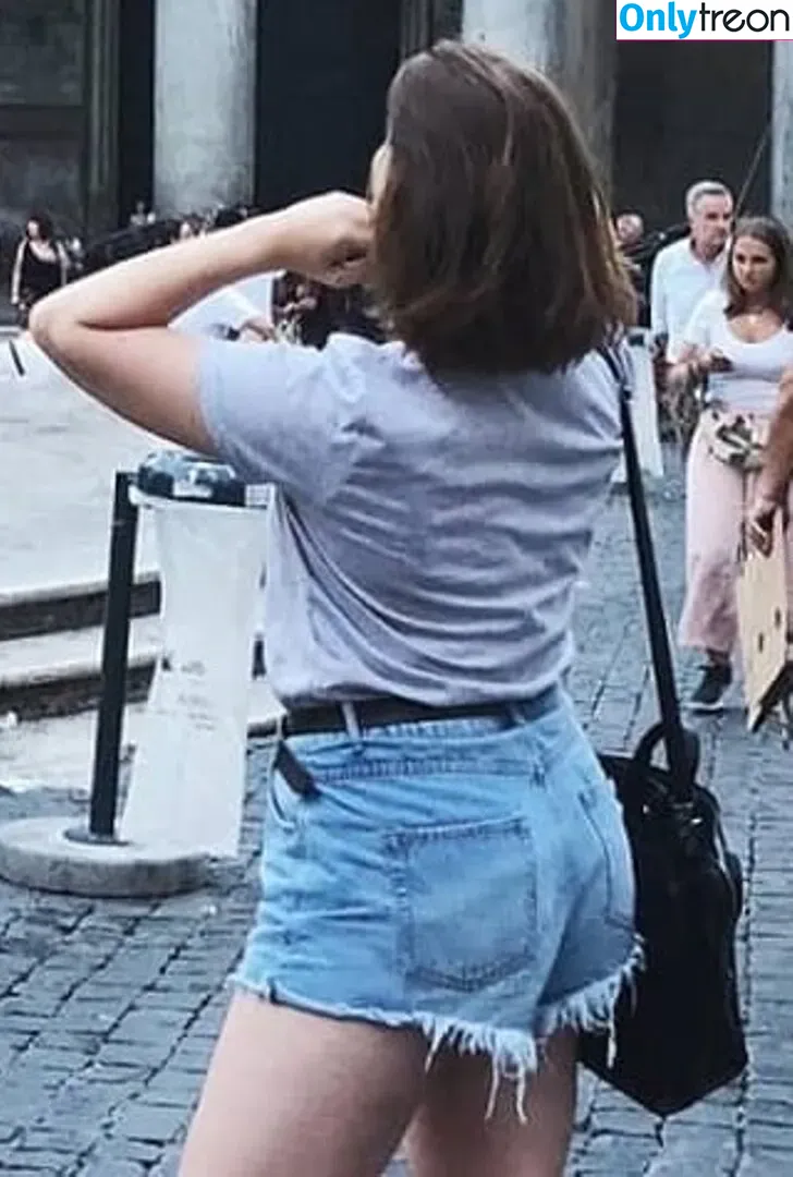 Aayley nude photo #0058 (French streamer)