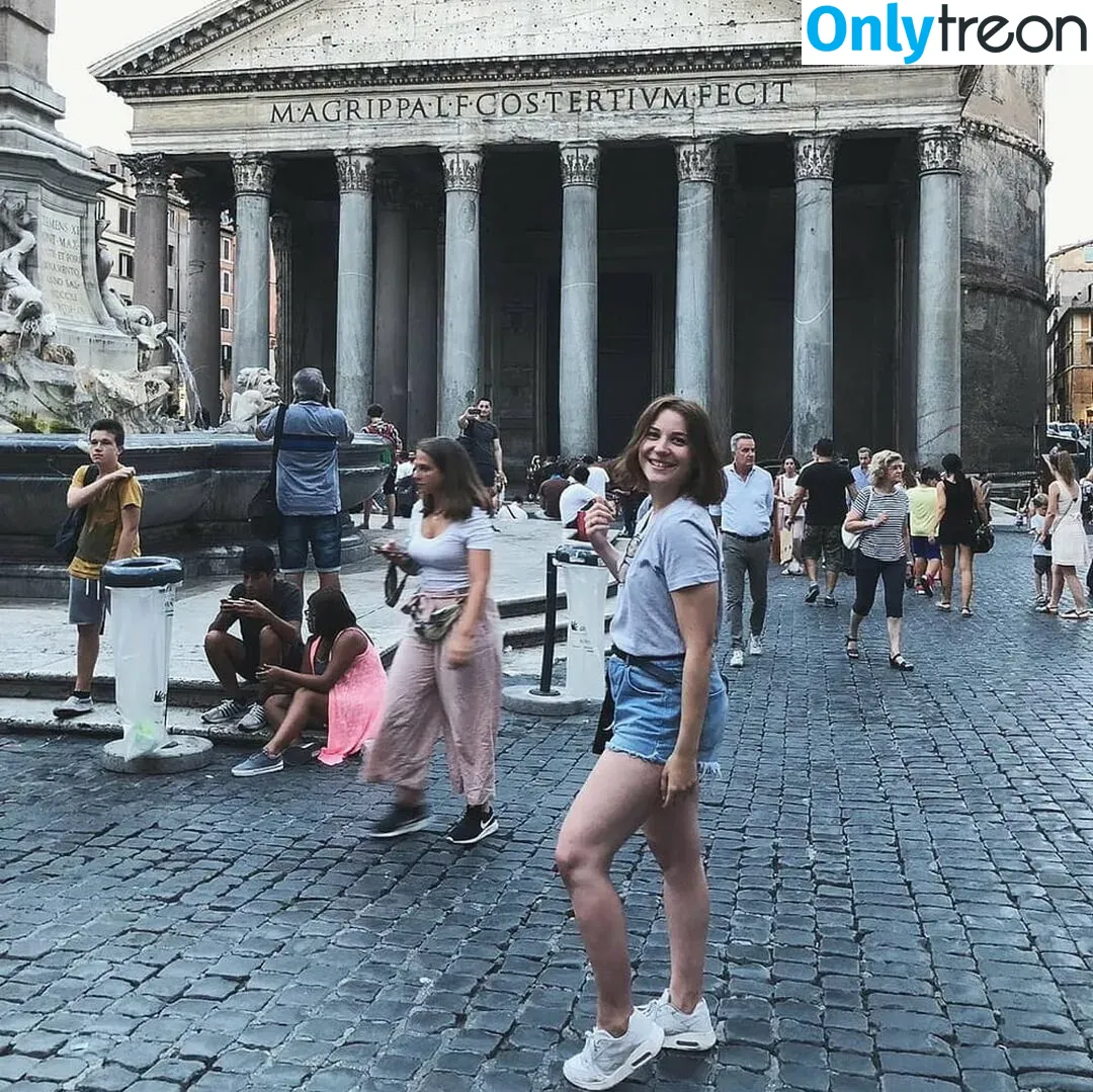 Aayley nude photo #0059 (French streamer)