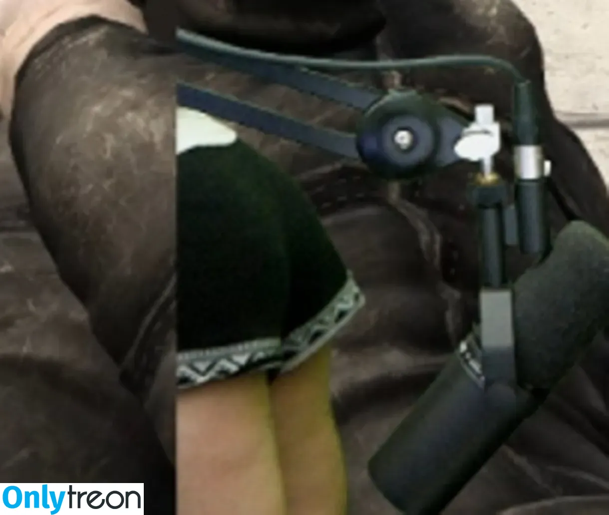 Aayley nude photo #0081 (French streamer)