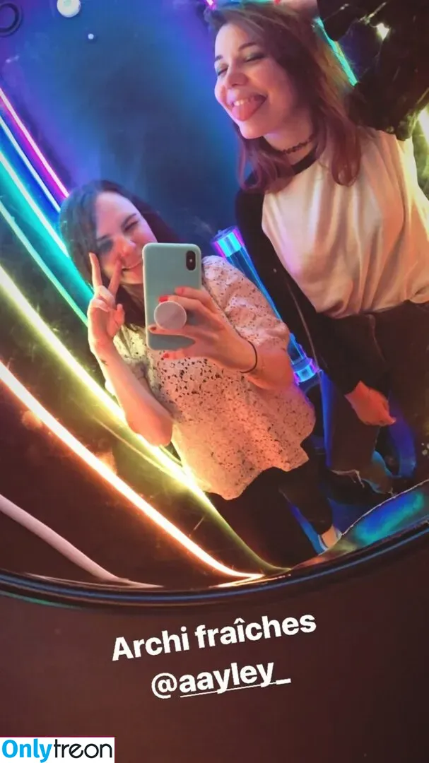 Aayley nude photo #0082 (French streamer)