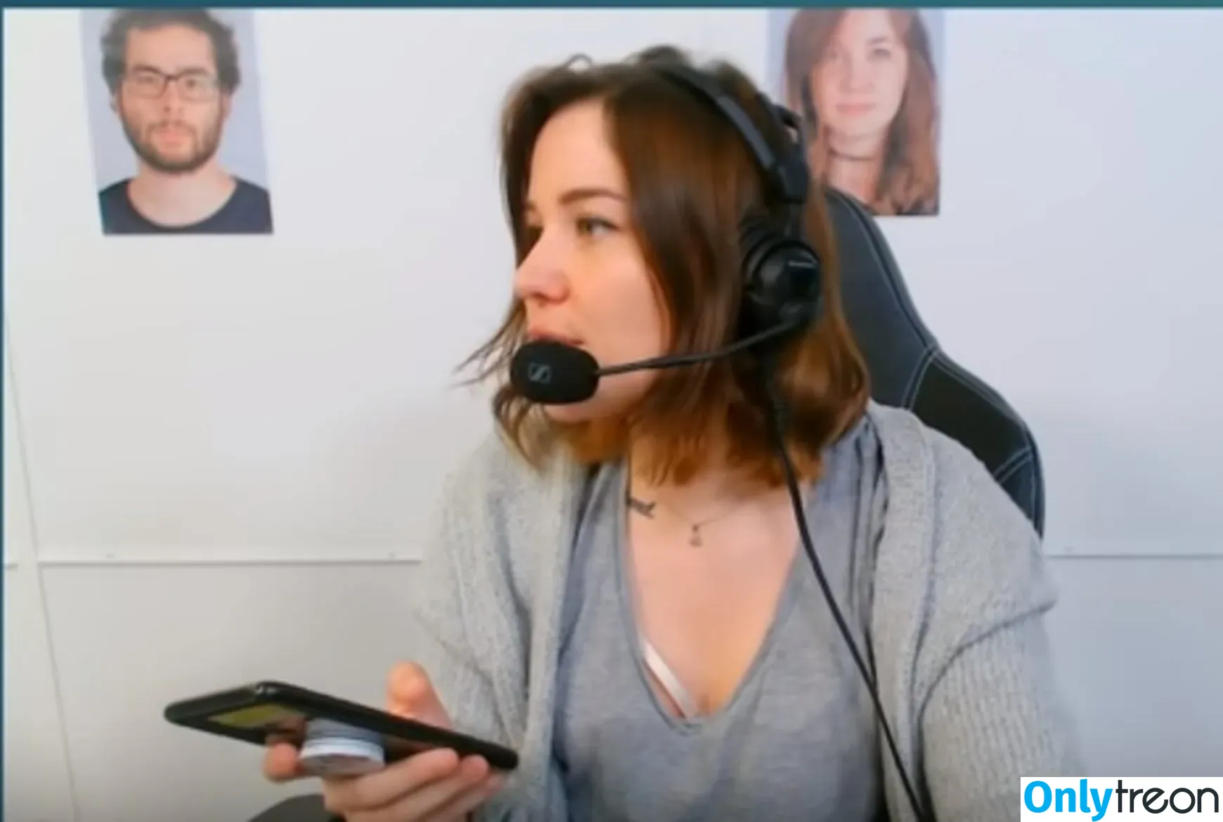 Aayley nude photo #0083 (French streamer)