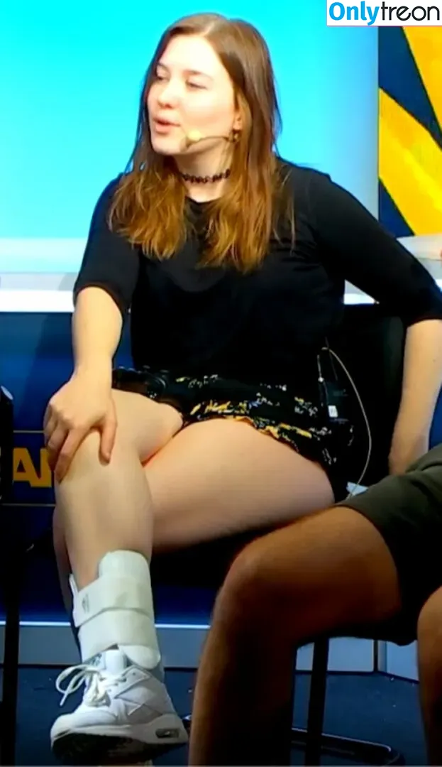 Aayley nude photo #0092 (French streamer)