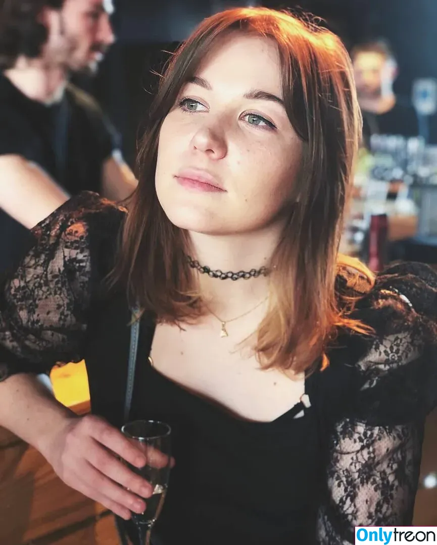 Aayley nude photo #0109 (French streamer)