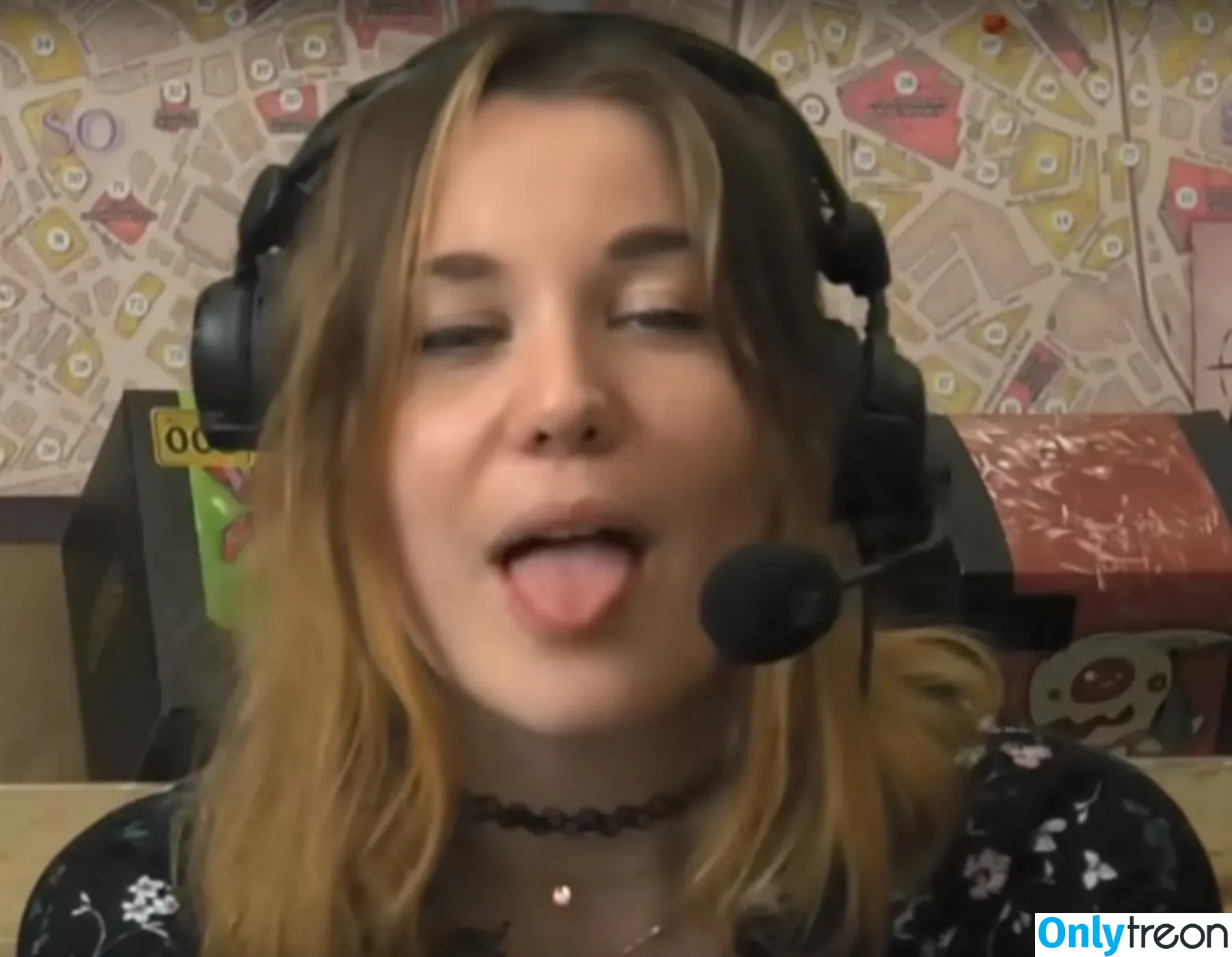 Aayley nude photo #0118 (French streamer)
