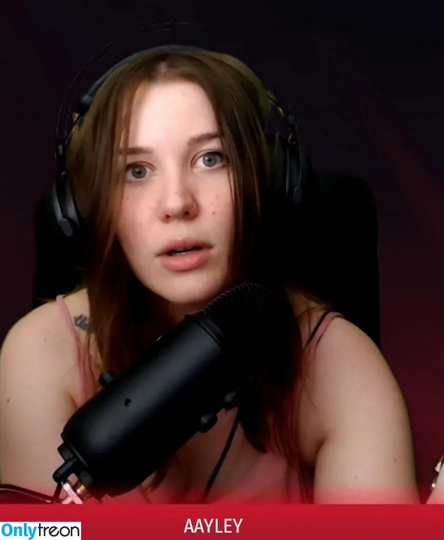 Aayley nude photo #0120 (French streamer)
