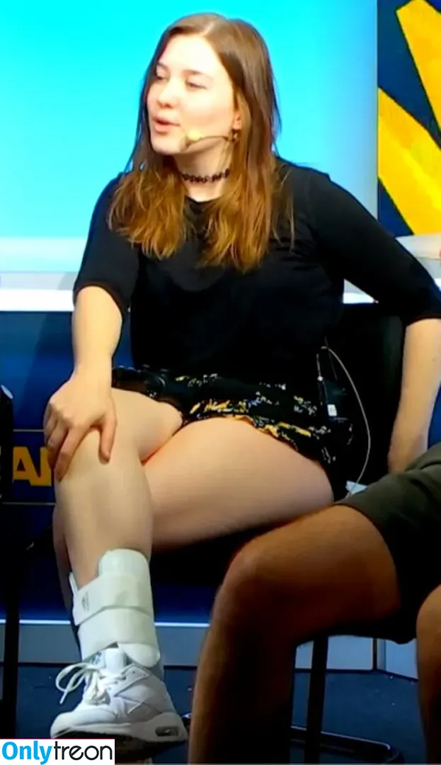 Aayley nude photo #0121 (French streamer)