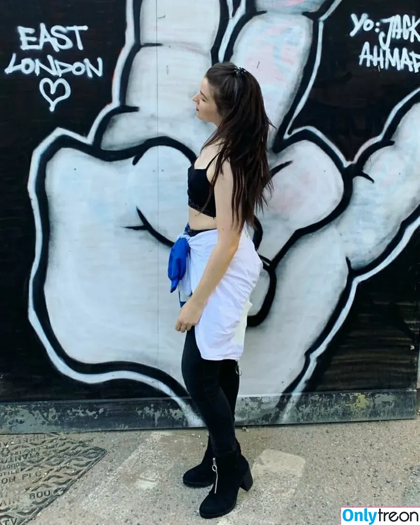 Aayley nude photo #0122 (French streamer)