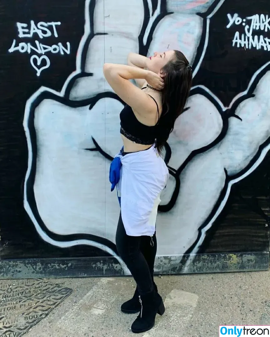 Aayley nude photo #0123 (French streamer)