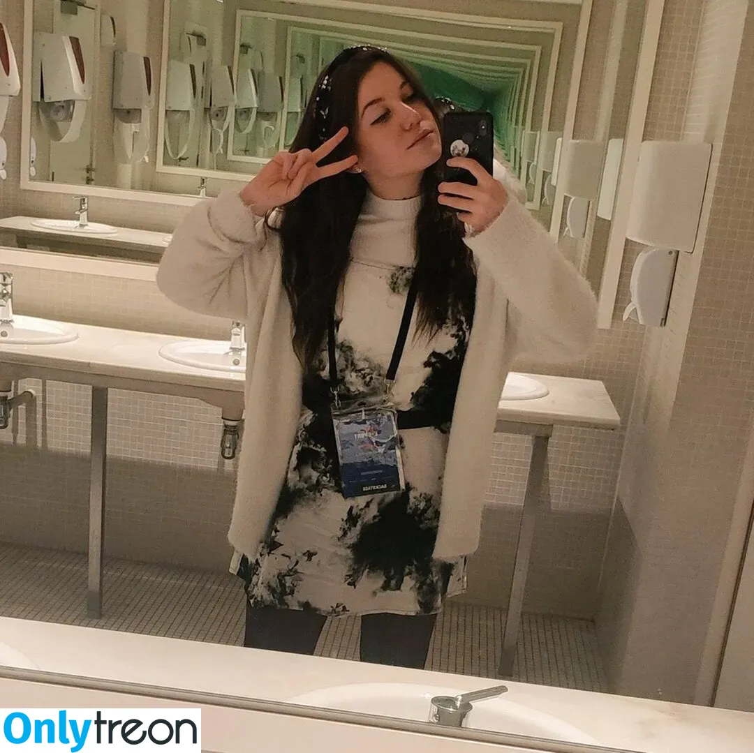 Aayley nude photo #0125 (French streamer)