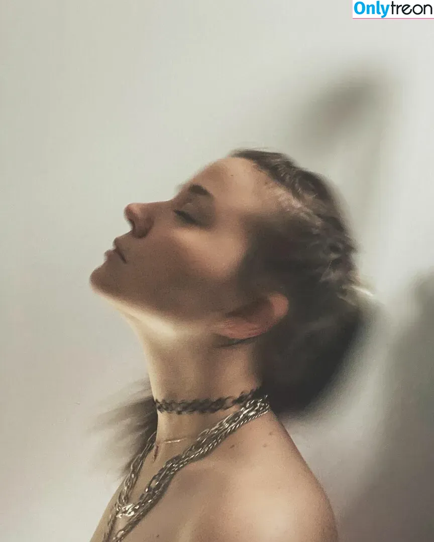 Aayley nude photo #0129 (French streamer)