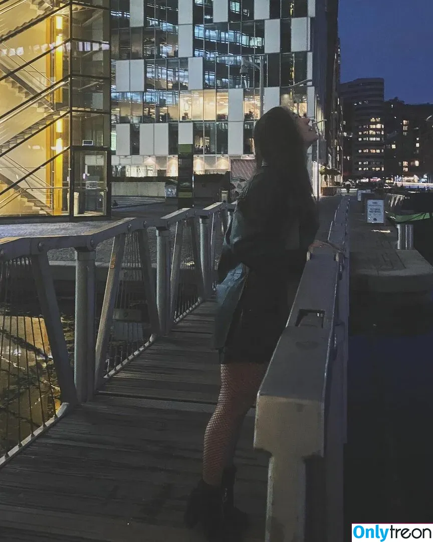 Aayley nude photo #0146 (French streamer)
