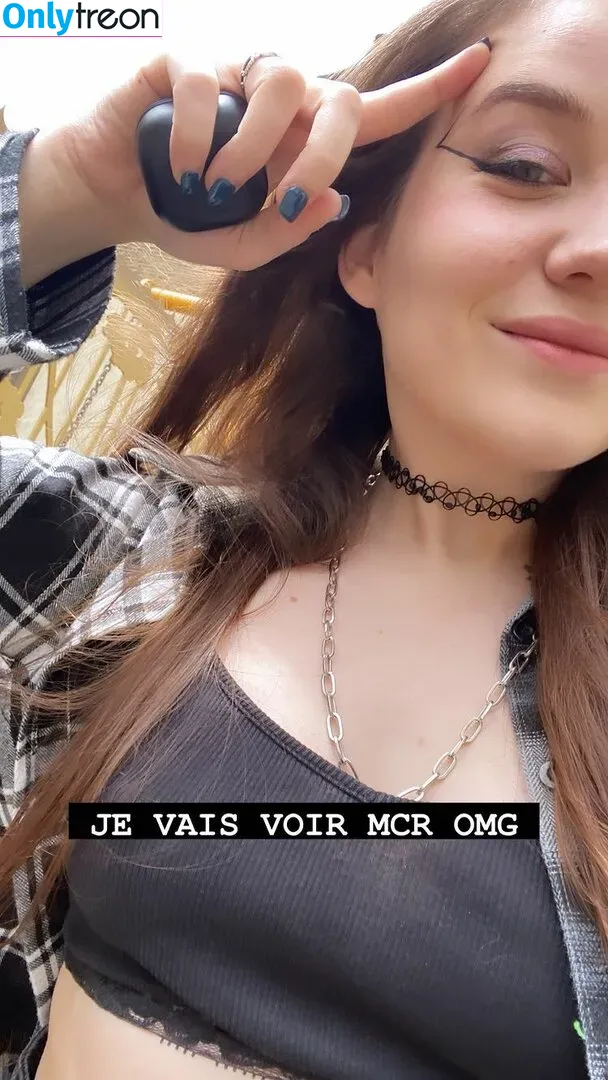 Aayley nude photo #0154 (French streamer)