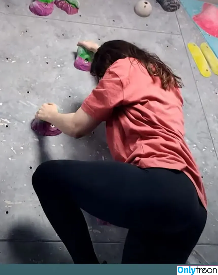 Aayley nude photo #0165 (French streamer)