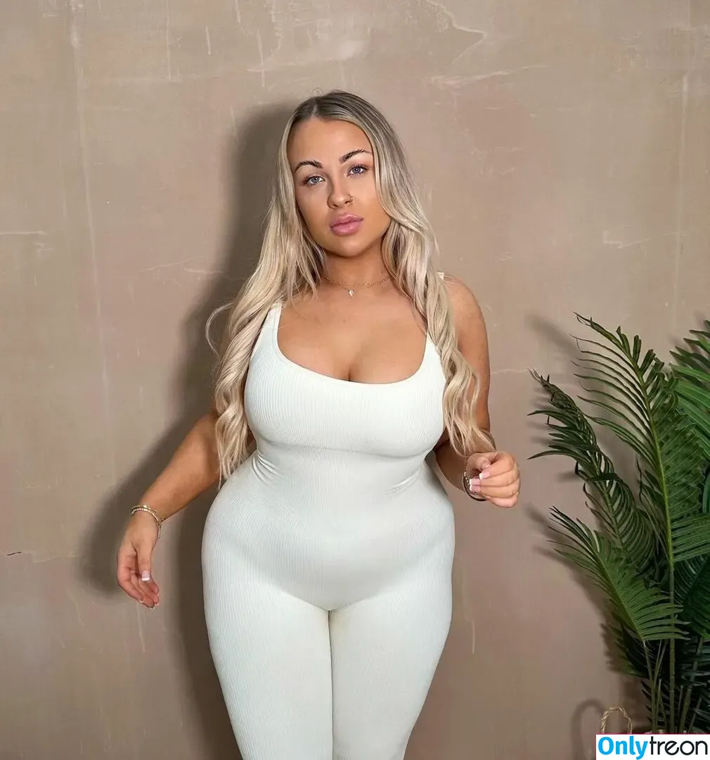 Abbie Carroll nude photo #0028 (abbcrrll / abbiecarroll_x / abcrrll)