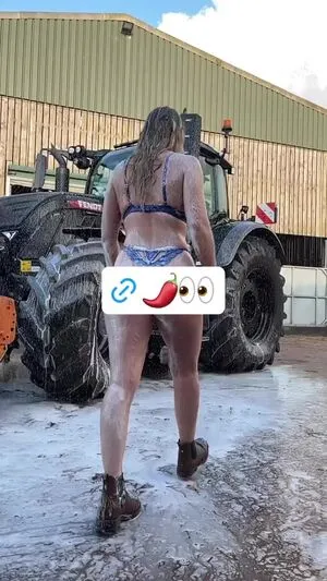 Abbie Coombes / Farmer / abi.coombes / abixonlyfans nude photo #0006