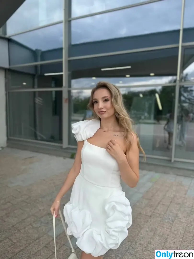 AbbyWillson nude photo #0012 (iamabbeywilson)