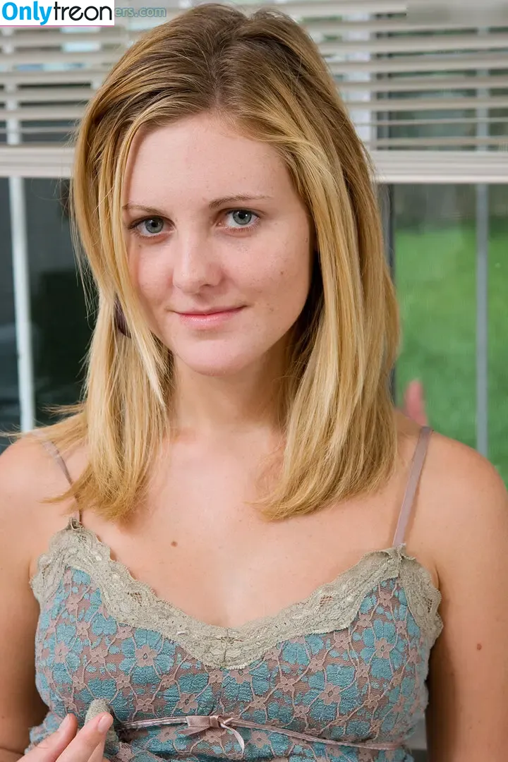 AbbyWinters nude photo #3774 (abbywinters.official / abiadultpics)