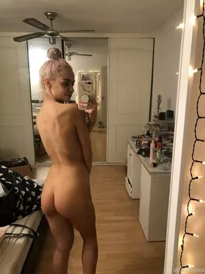  nude photo #0005