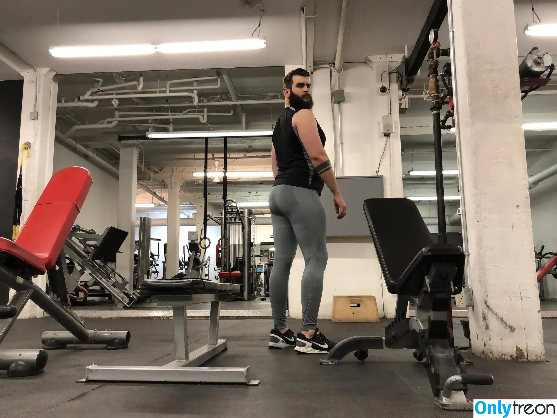 abeardedboy голая photo #0028 (abeardedboy)