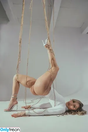 Abella Danger / abella_danger / abelladanger / dangershewrote фото голая #2714