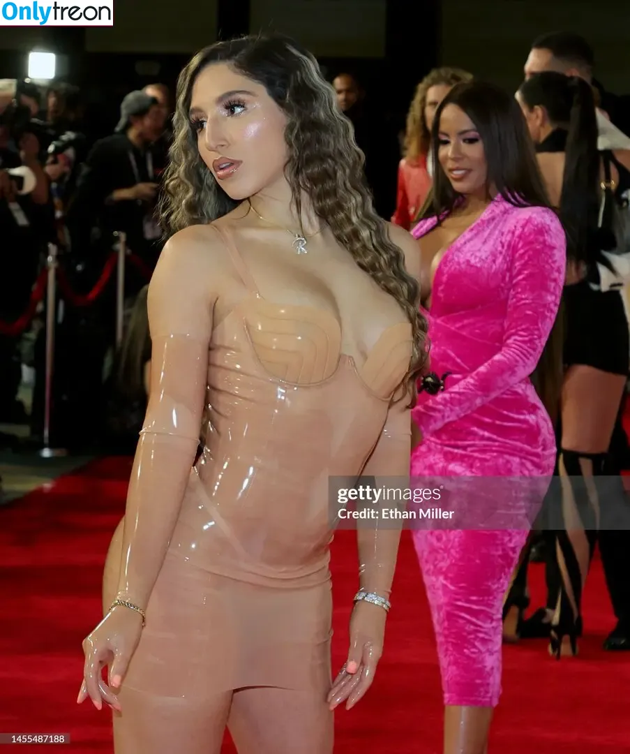 Abella Danger голая photo #2326 (abella_danger / abelladanger / dangershewrote)