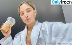 Abella Danger / abella_danger / abelladanger / dangershewrote фото голая #3295