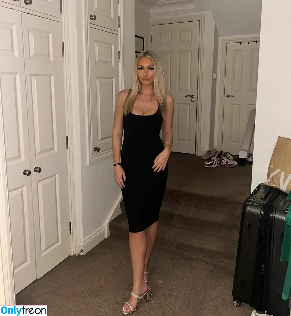 Abi Greasley nude photo #0055 (abi.greasley / abibamfordxx / abigreasley)