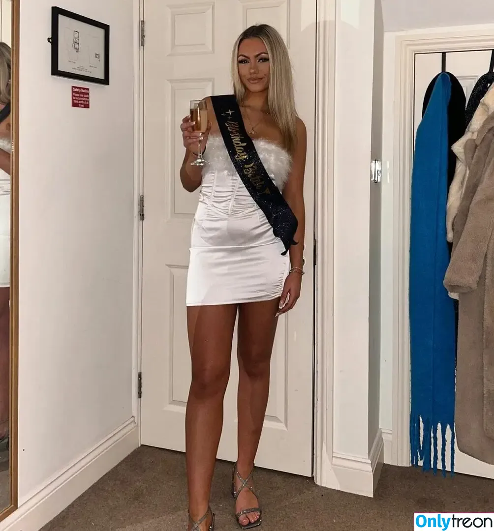 Abi Greasley nude photo #0098 (abi.greasley / abibamfordxx / abigreasley)