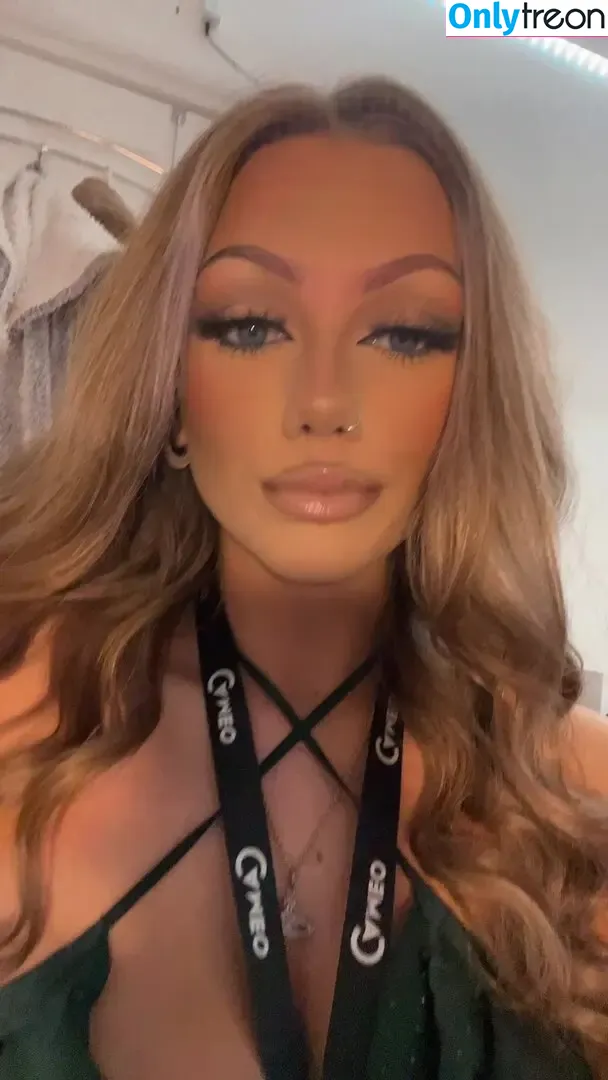 Abi Greasley nude photo #0216 (abi.greasley / abibamfordxx / abigreasley)