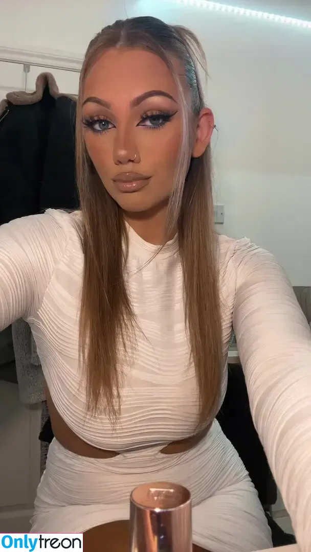 Abi Greasley nude photo #0225 (abi.greasley / abibamfordxx / abigreasley)