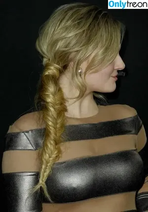 Abigail Breslin / abbienormal9 / yoabbaabba nude photo #0062