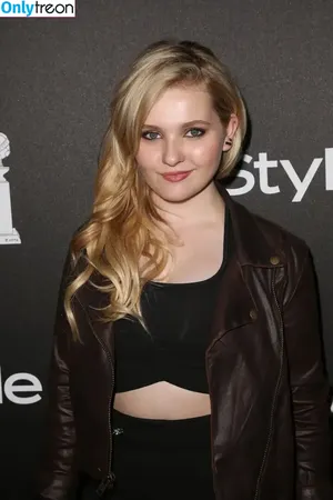 Abigail Breslin / abbienormal9 / yoabbaabba nude photo #0072