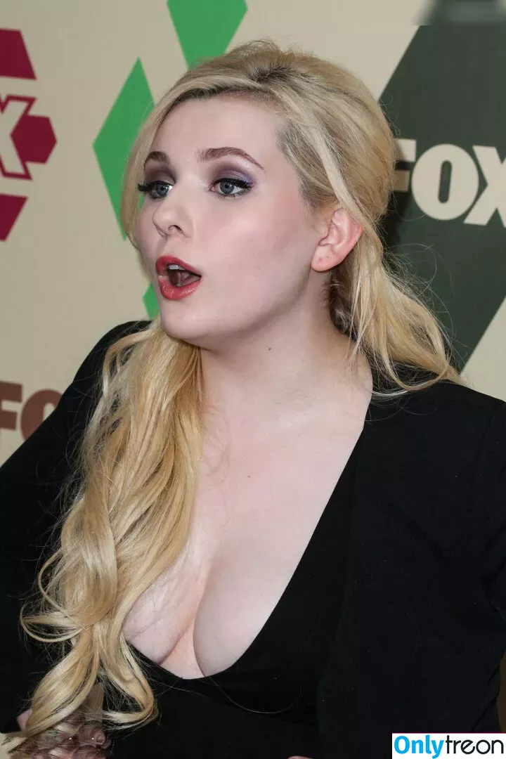 Abigail Breslin nude photo #0038 (abbienormal9 / yoabbaabba)