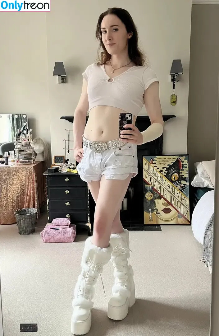 Abigail Thorn nude photo #0004 (Philosophy tube / abbythorn / theabigailthorn)