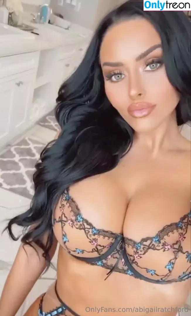 abigailratchford голая photo #0047 (abigailratchford)