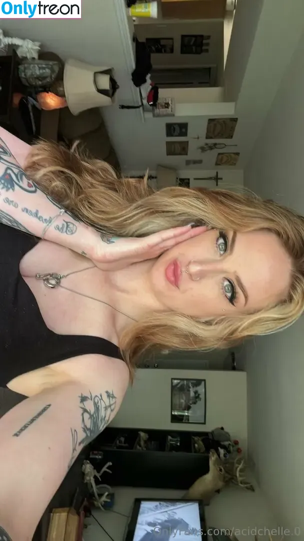 acidchelle.0 nude photo #0088 (acidchloe)