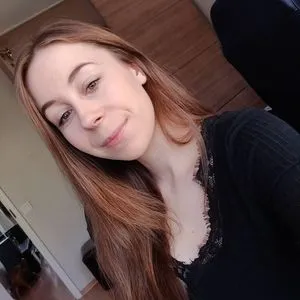 actuallyalisa nude photo #0003