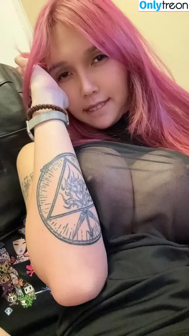 Ada822 nude photo #0003 (ada_822 / ada_8zz)