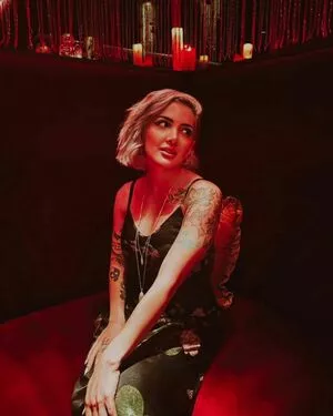 Addie Nicole Amick / Halocene / addienicoleamick фото голая #0526