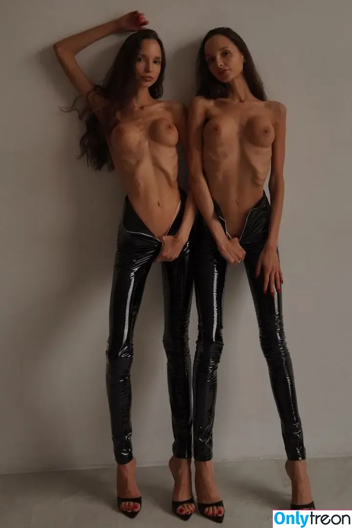 Adelalinka Twins голая photo #0736 (adelalinka / adelalinka_life / adelina_alinka)