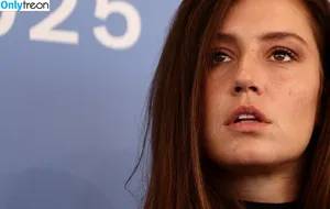 Adele Exarchopoulos / adeleexarchopoulos nude photo #0382