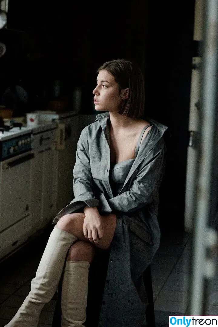 Adele Exarchopoulos nude photo #0073 (adeleexarchopoulos)