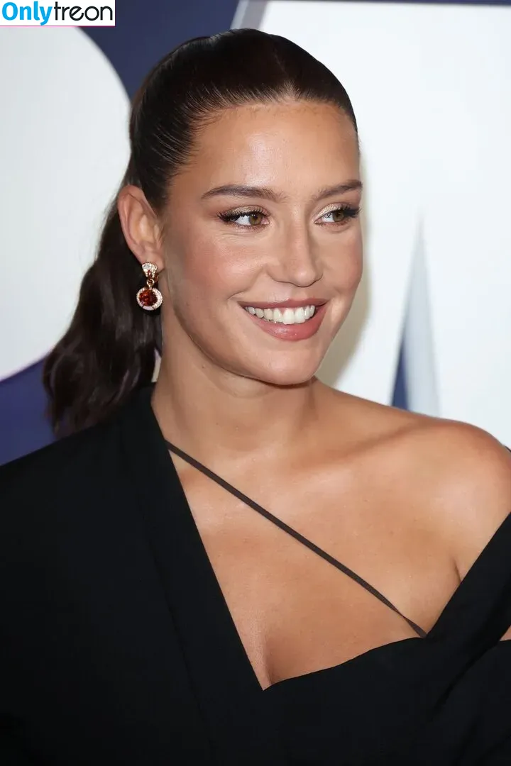 Adele Exarchopoulos nude photo #0104 (adeleexarchopoulos)