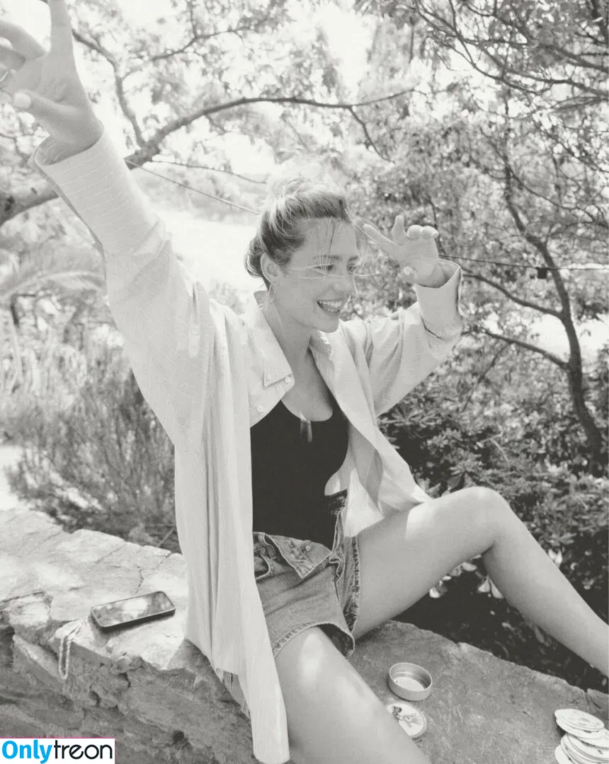 Adele Exarchopoulos nude photo #0161 (adeleexarchopoulos)