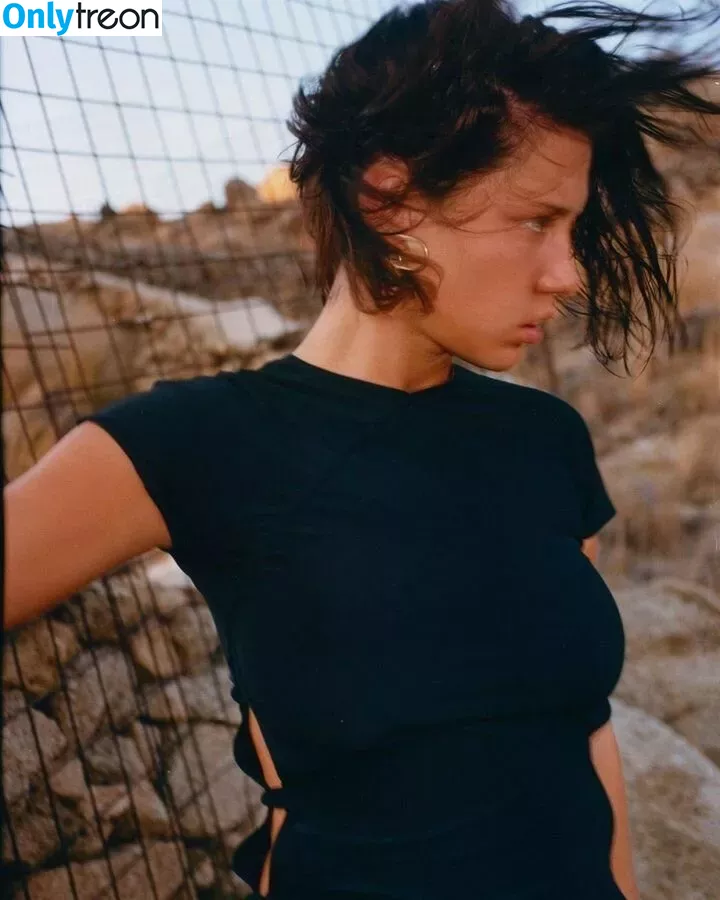 Adele Exarchopoulos nude photo #0218 (adeleexarchopoulos)