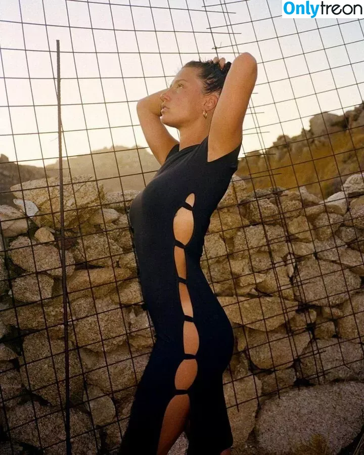 Adele Exarchopoulos nude photo #0219 (adeleexarchopoulos)