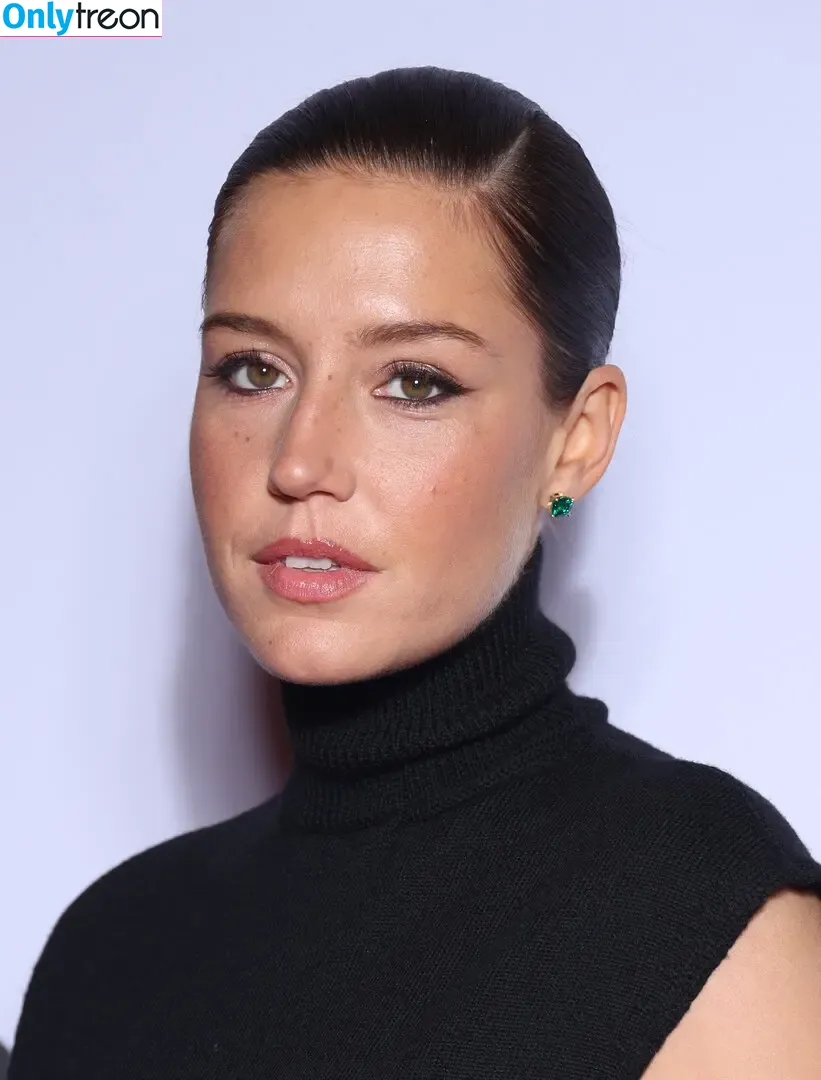 Adele Exarchopoulos nude photo #0276 (adeleexarchopoulos)