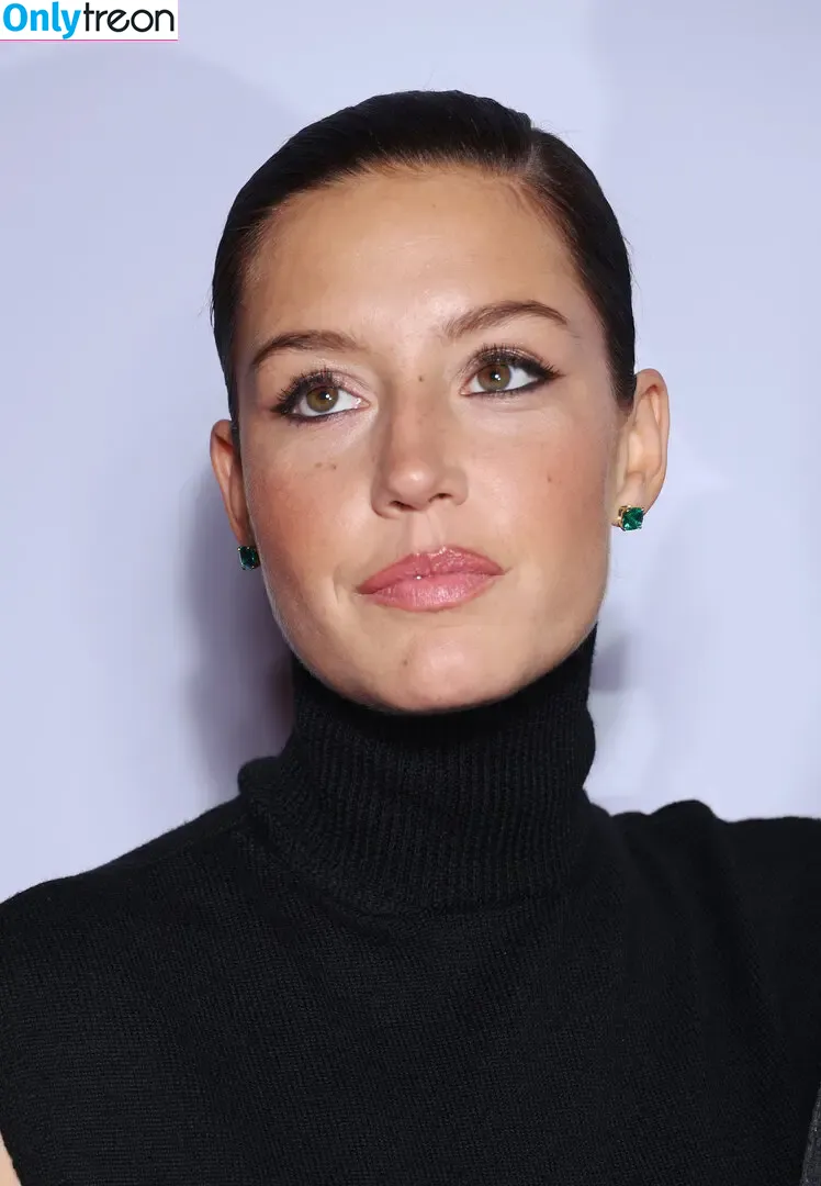 Adele Exarchopoulos nude photo #0277 (adeleexarchopoulos)