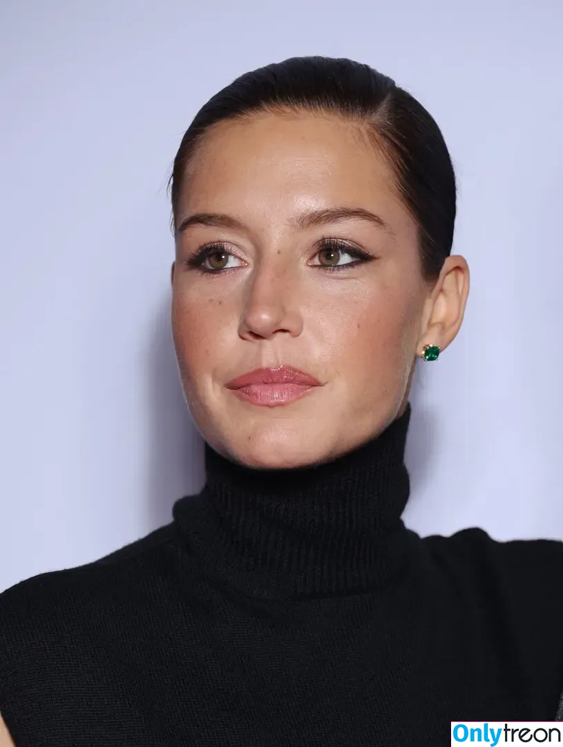 Adele Exarchopoulos nude photo #0278 (adeleexarchopoulos)