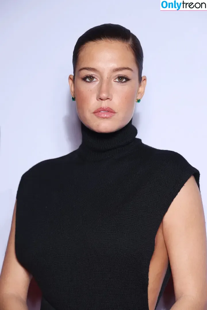 Adele Exarchopoulos nude photo #0281 (adeleexarchopoulos)